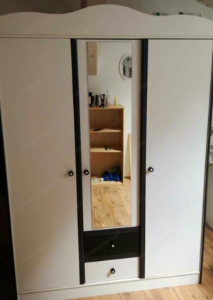 Kleidung schrank