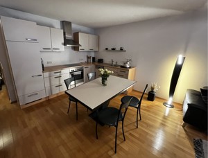 Schöne sonnige 3 Zimmerwohnung zu vermieten. Bild 3