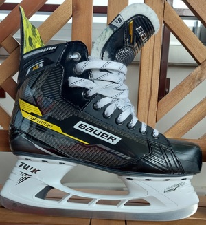 Schlittschuhe Bauer 44 mit Carbon Sohle, Neuwertig.