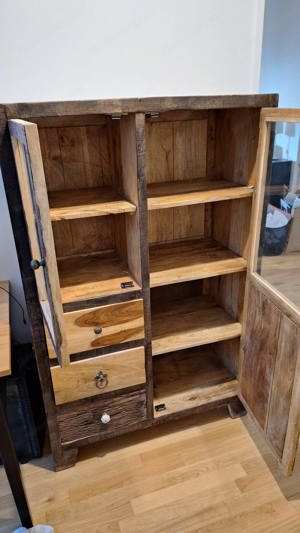 Schrank massiv aus Mangoholz Bild 2