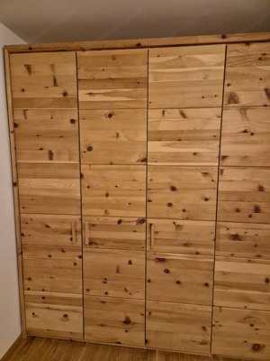 Hochwertiger Zirbenholz-Schrank   wie neu!