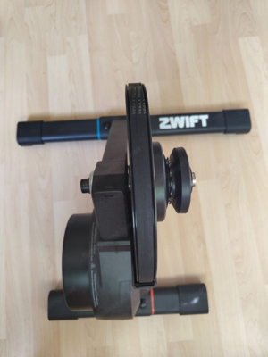 Rollentrainer Zwift Hub inkl. Zwift Cog + 11-fach Kassette Bild 2