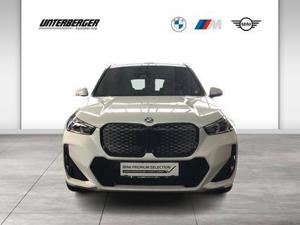 BMW iX1 xDrive30  Bild 3