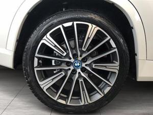 BMW iX1 xDrive30  Bild 12