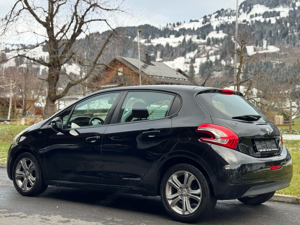 Peugeot 208 1,4 VTi TÜV neu Bild 3