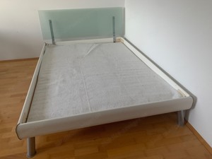 Design Bett mit satiniertem Glasteil - 140 cm breit   200 cm lang Bild 2