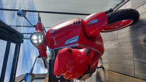 Vespa Primavera 125 red Bild 3