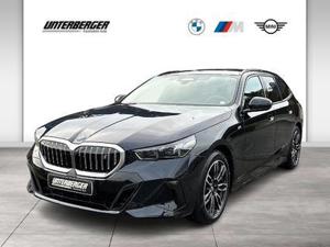 BMW i5 xDrive40 Touring // M Sportpaket // Panoramadach // Anhängerkupplung