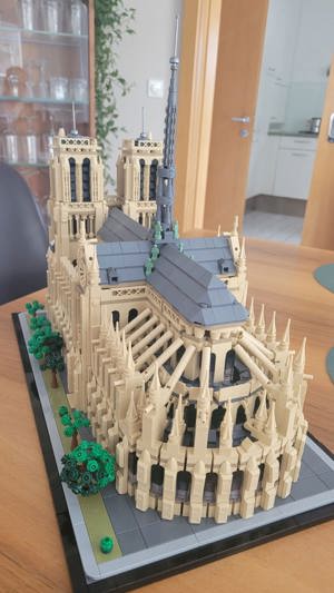 LEGO  Architecture Notre-Dame de Paris (21061)