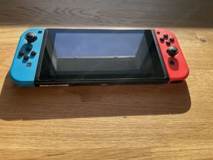 Nintendo Switch Konsole     Ich verkaufe meine Nintendo Switch 32GB inkl Originalem Pro Controller,  Bild 4