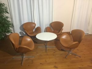 Vitra, Sitzgruppe, Fritz Hansen Swan Leder, 4 Stück u. Tisch A222