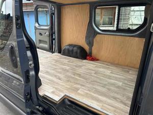 Opel Vivaro 2011 Bild 7