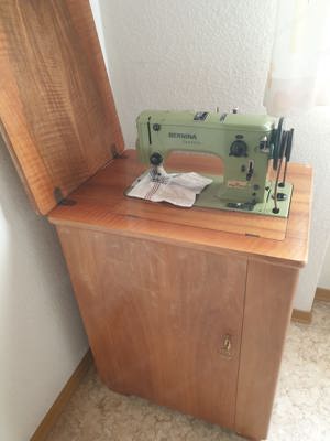 Nähmaschine BERNINA Favorit mit Unterschrank 