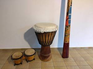 Verkaufen große Djembe, Bongos, riesiges Didgeridoo - Guter Zustand