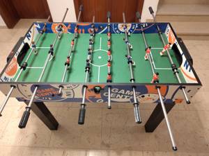 Multi Spieltisch für Kinder und Erwachsene (Fußball, Billiard, Tisch Tennis, Hockey, Schach, Mühle)