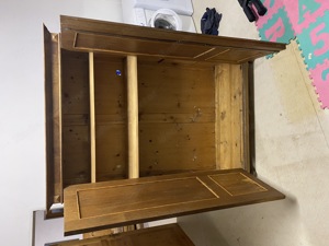 Alter Holzschrank Bild 5