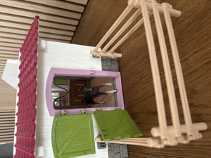 Schleichstall mit Pferden enthalten Bild 2