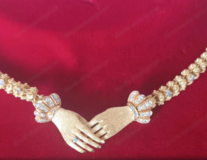 Collier aus 19 Karat Gelbgold mit kleinen Diamanten