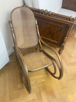 Sehr schöner, alter Bugholz Schaukelstuhl Thonet Nr. 4 Bild 2