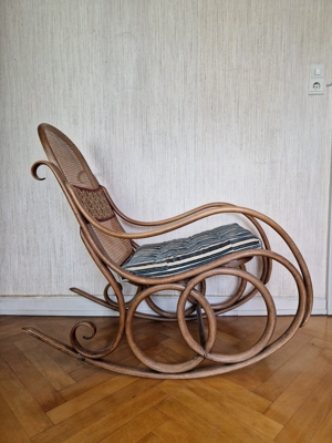 Sehr schöner, alter Bugholz Schaukelstuhl Thonet Nr. 4 Bild 3