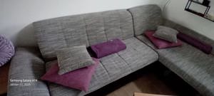 Couch neuwertig ausziehbar in hellgrau Bild 4