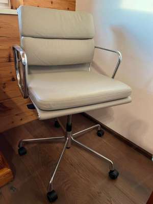 Vitra Soft Pad Chair EA 217