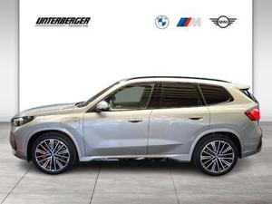 BMW X1 xDrive30e *Leasing 2,99% Fixzins* M Sportpaket Head-Up Panorama-Glasdach Anhängerkupplung Bild 3