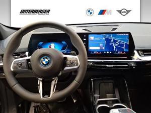 BMW X1 xDrive30e *Leasing 2,99% Fixzins* M Sportpaket Head-Up Panorama-Glasdach Anhängerkupplung Bild 7