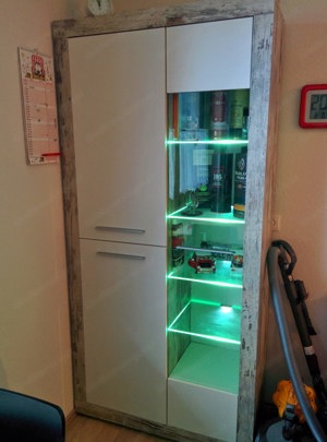 Gebrauchter Vitrinenschrank inkl. LED Beleuchtung Bild 2