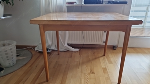 Ausziehbarer Tisch aus Vollholz Bild 2