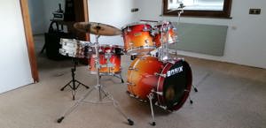 Drumset Basix Sunburst. Top Drum auch für die Bühne. Inkl. Stative, Ständer und Becken. Ohne Snare. 