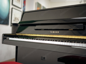 Sehr schönes Yamaha Klavier Mod. M110N, in schwarz poliert.Lieferung frei Haus (*) Bild 4