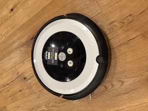 Staubsaugerroboter iRobot Roomba e5 zu verschenken