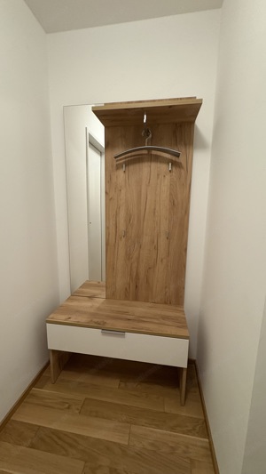 Garderobe mit Spiegel und Schublade