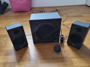 Logitech Lautsprecher System mit Subwoofer