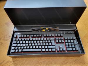 Verkaufe Corsair Strafe Mechanische Gamingtastatur