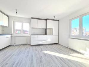 Vermietung | Wohnung | Modern | Saniert | 4 Zimmer | Balkon | Provisionsfrei Bild 3