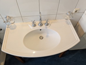 Waschtisch Villeroy & Boch Keramik mit Holzgestell klassisch Bild 3