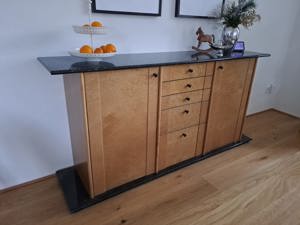 Hochwertige Anrichte  Sideboard aus Holz mit Steinplatte und -sockel Bild 2