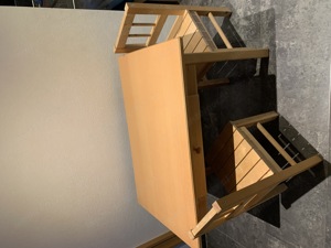 Kindertisch und Stühle aus Holz Bild 4