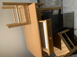 Kindertisch und Stühle aus Holz Bild 7