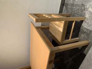 Kindertisch und Stühle aus Holz Bild 6