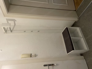 Eckbank mit Tisch sowie Garderobe zu vergeben Bild 7