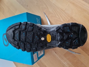 Neuwertige Wander Laufschuhe Gr. 38.5 Bild 2