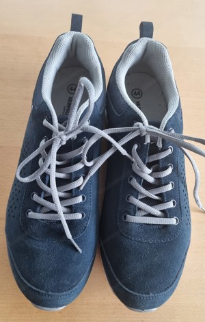 Blaue Herrenschuhe