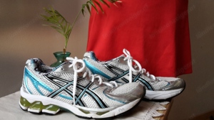 ASICS Laufschuh Damen Gr. 38 hellblau weiß Gelschuh Dämpfung