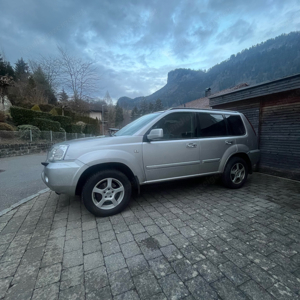 Nissan X-trail 2,5 4x4 pickerl neu und AHK Bild 3