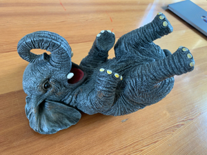 Weinflaschenhalter Elefant Bild 2