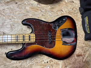 Squier Classic Vibe '70s Jazz Bass 3-Color Sunburst Bild 2