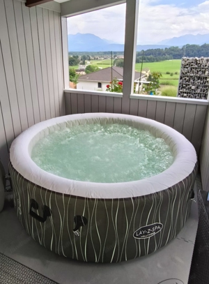 Whirlpool mit viel Zubehör